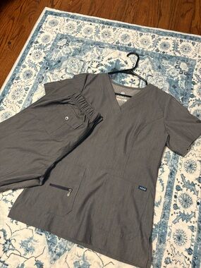 Ada Pro Heather Gray Scrub Top with Pants